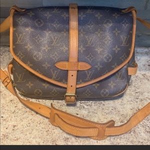 Louis Vuitton Saumur 30